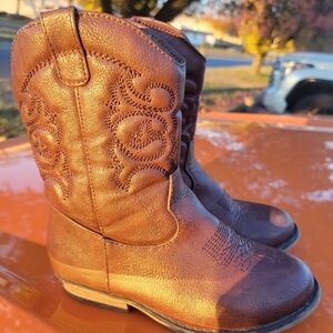 Children's brown size 11 cowboy boots